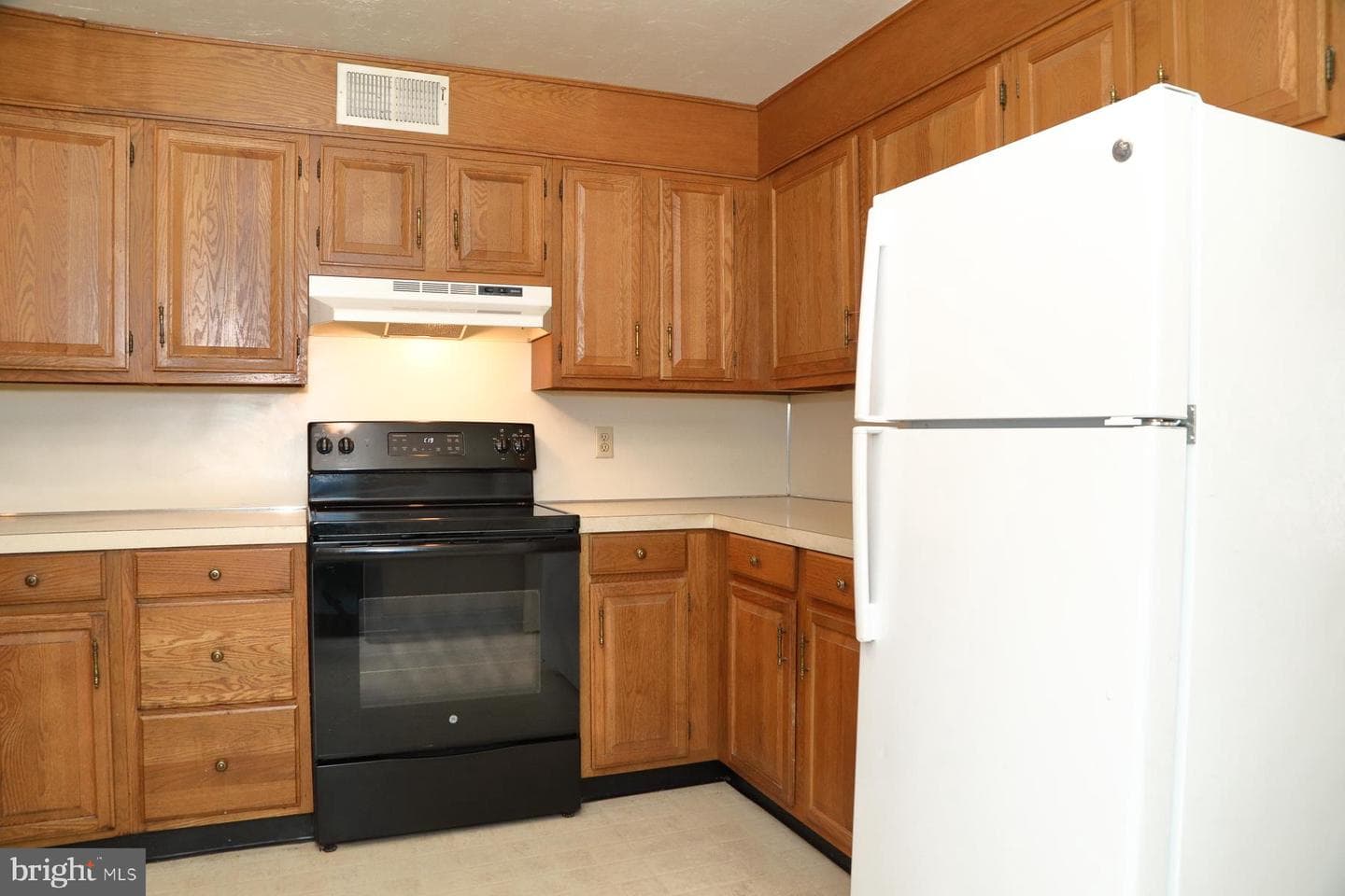611 E College Avenue photo 23