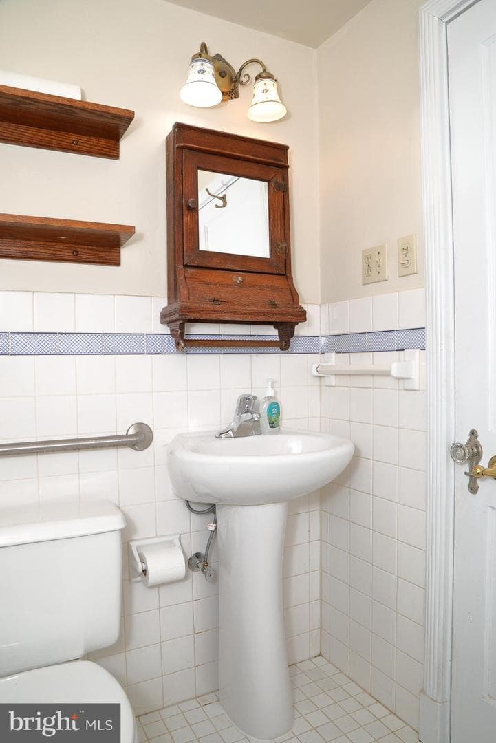 611 E College Avenue photo 34