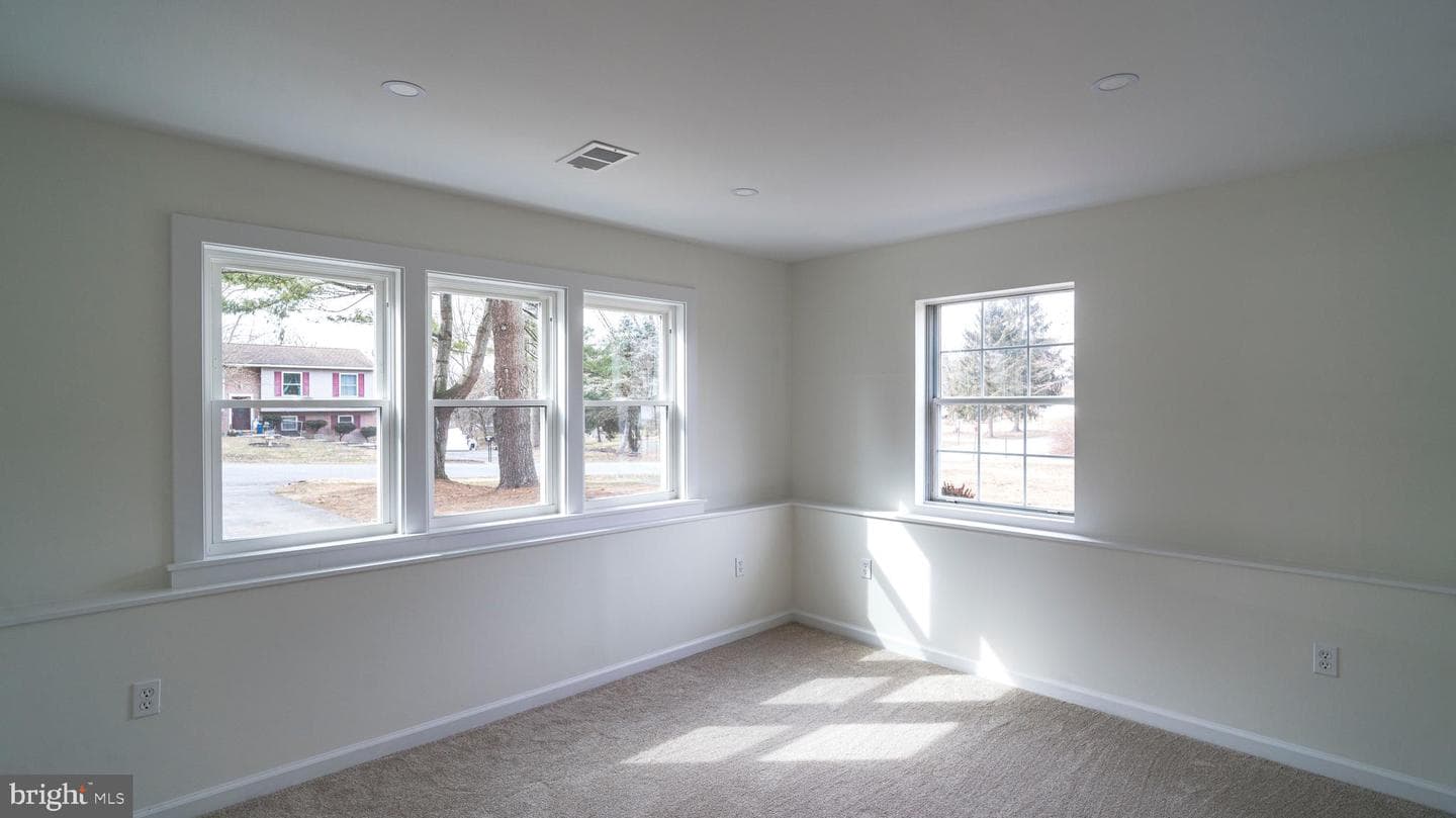 151 Nicholas Road photo 37