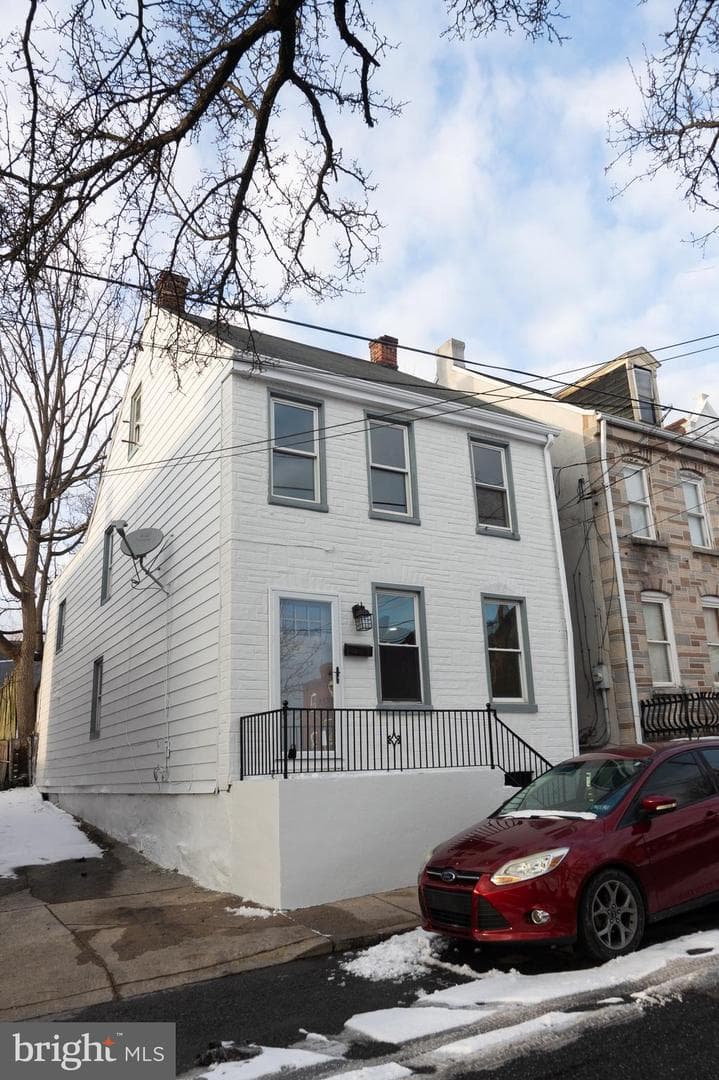 453 Saint Joseph Street photo 3