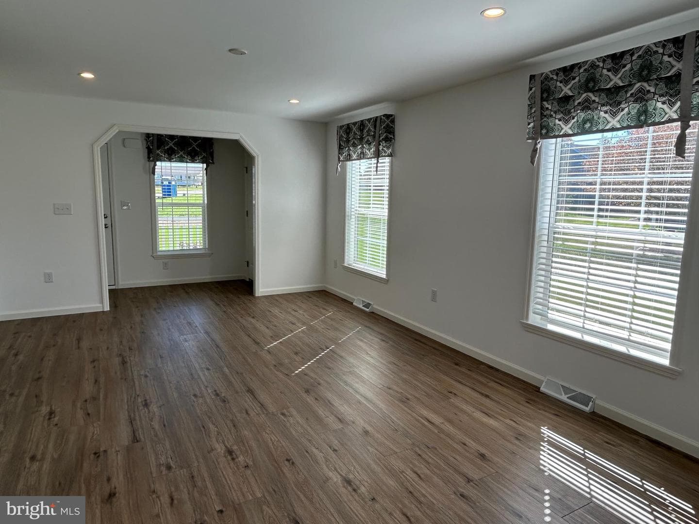 410 Eastwood Lane photo 4