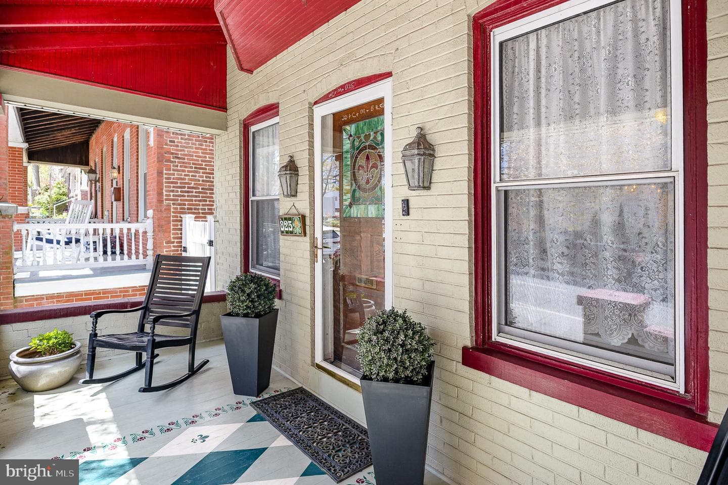 825 W Walnut Street photo 2