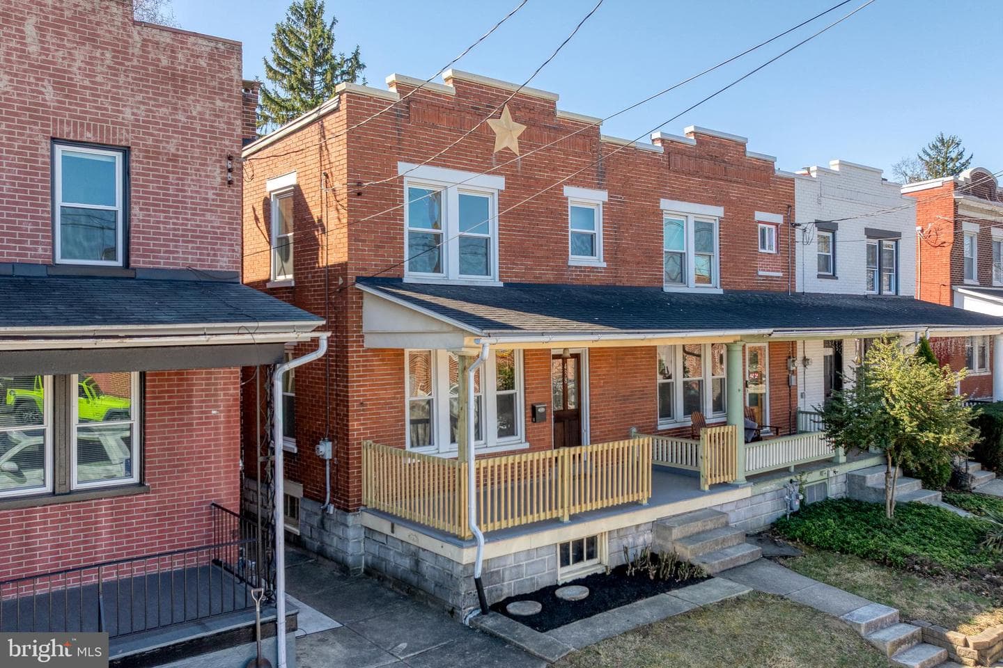 438 E Ross Street photo 2