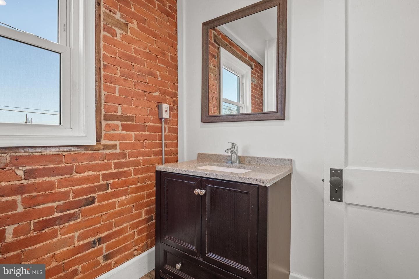 438 E Ross Street photo 27