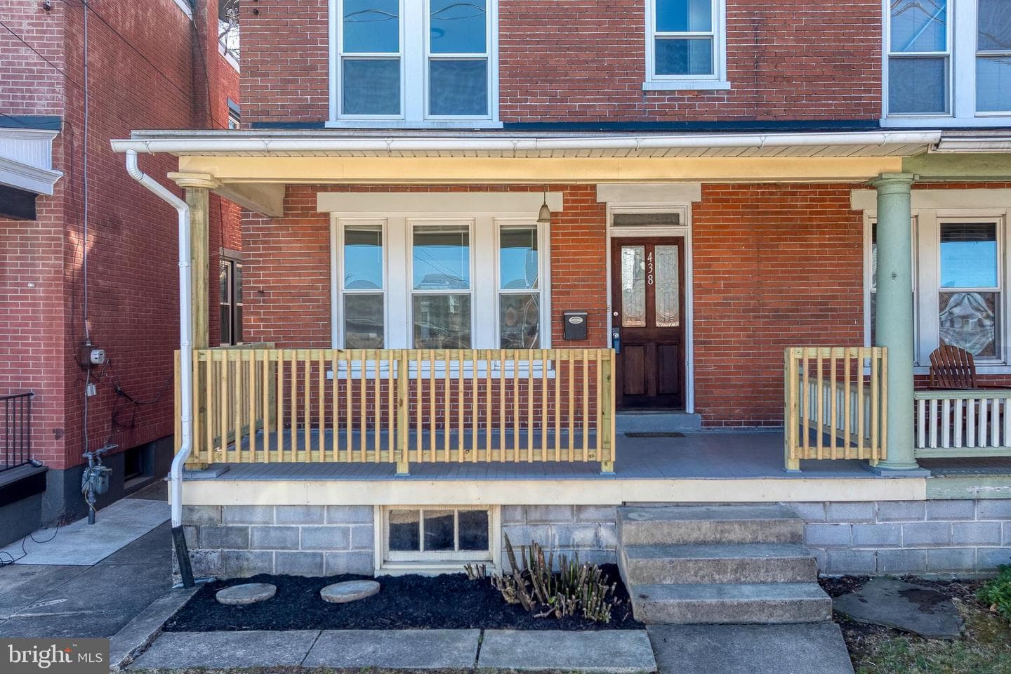 438 E Ross Street photo 3
