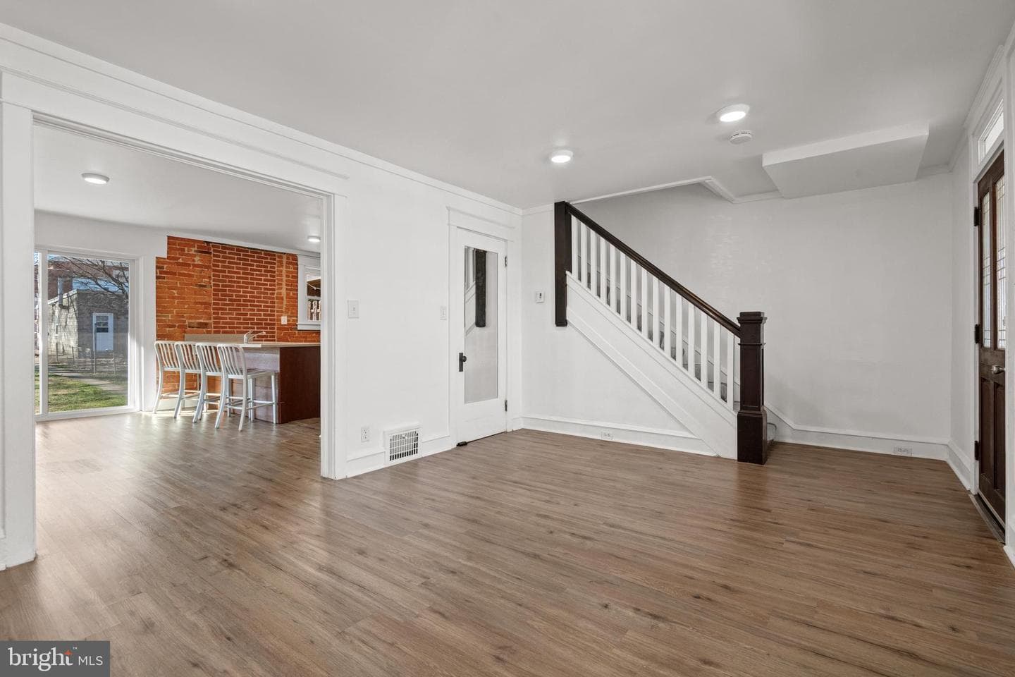 438 E Ross Street photo 7