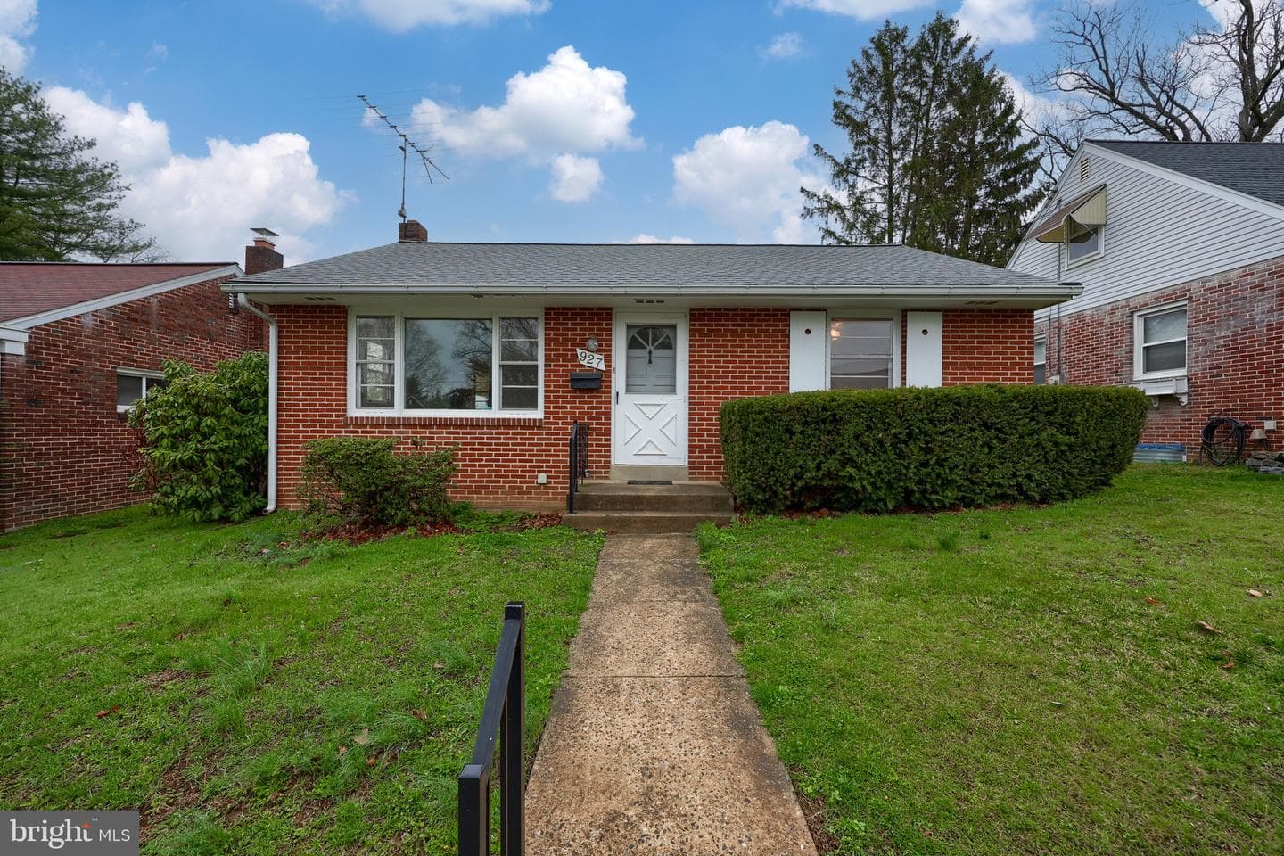 927 Rolridge Avenue photo 1