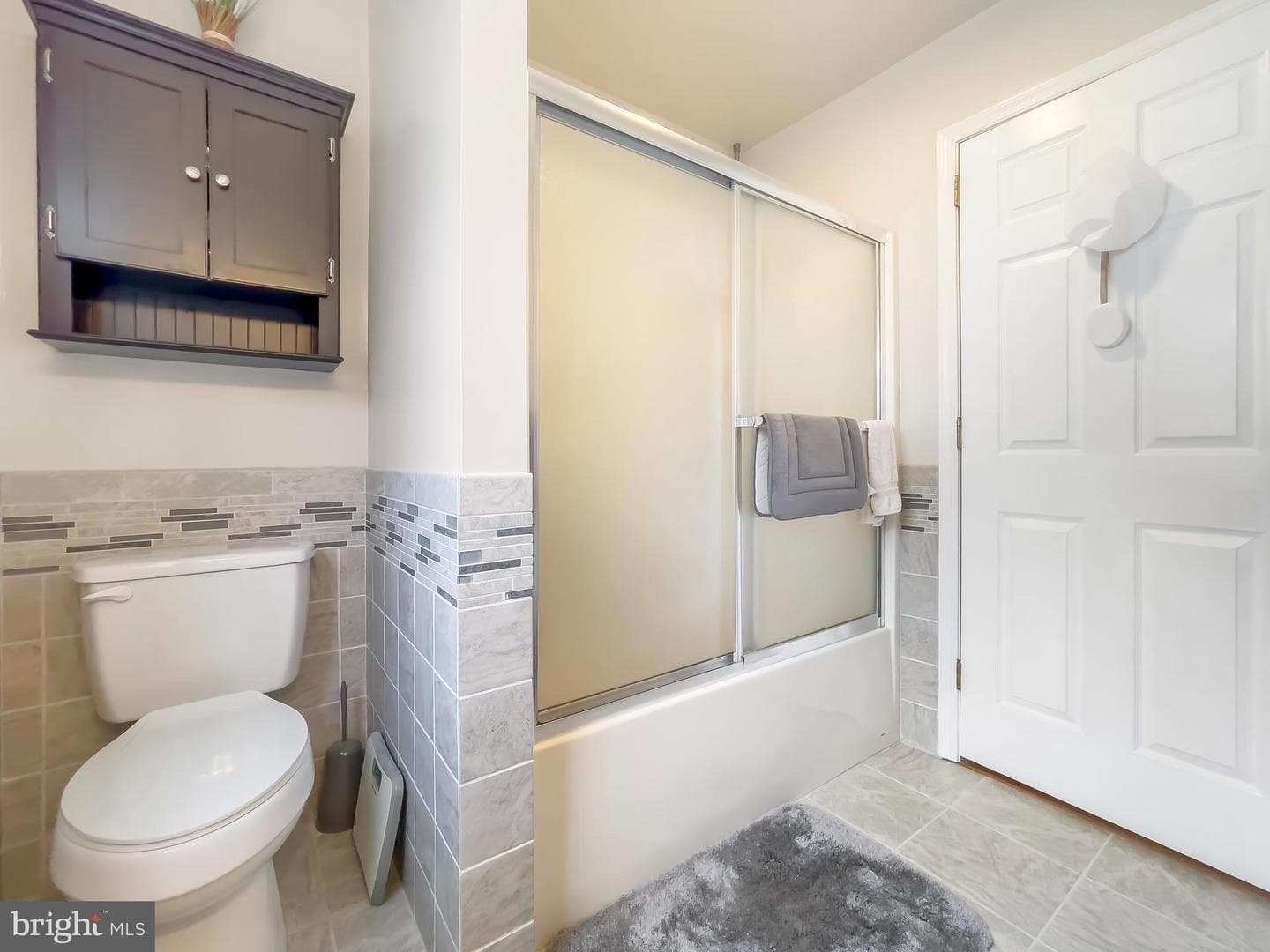 208 Oakridge Drive photo 14