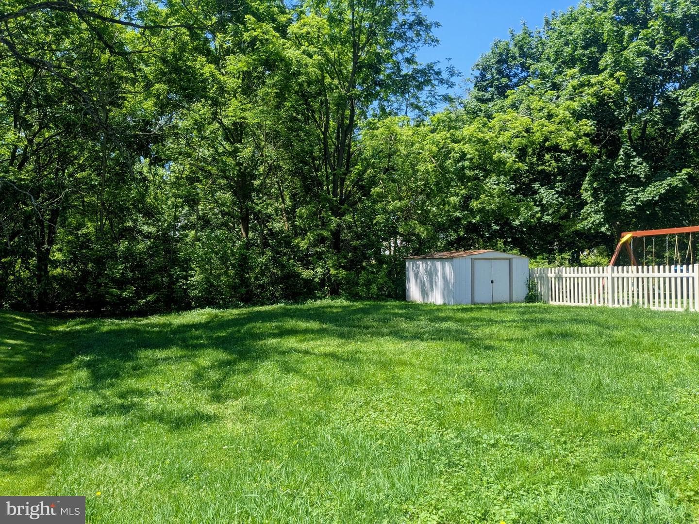 210 Noble Street photo 30
