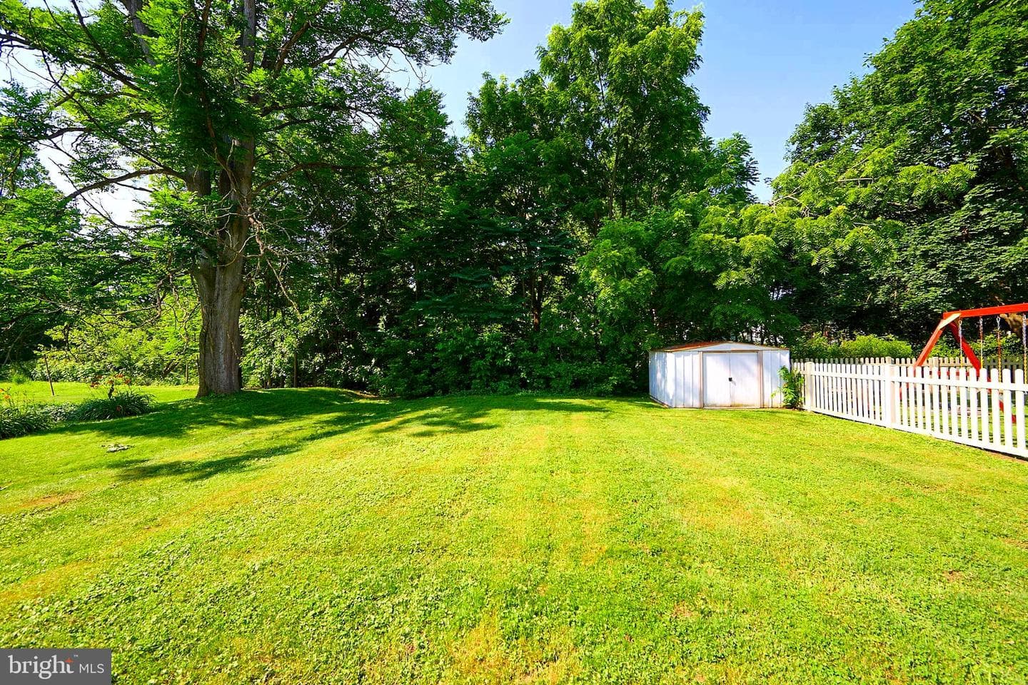 210 Noble Street photo 32