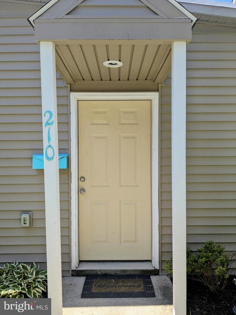 210 Noble Street photo 6