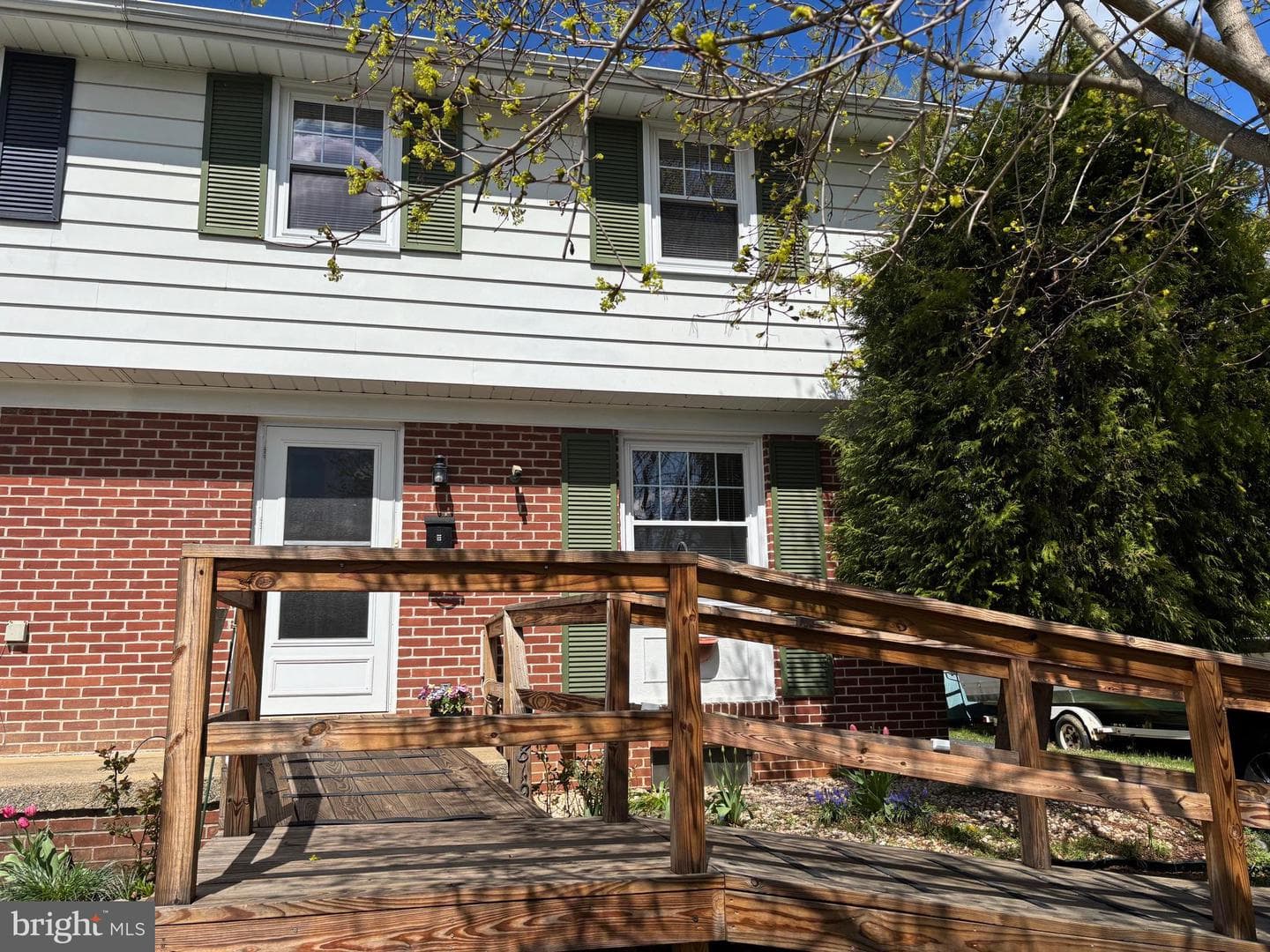1819 Hemlock Road photo 2