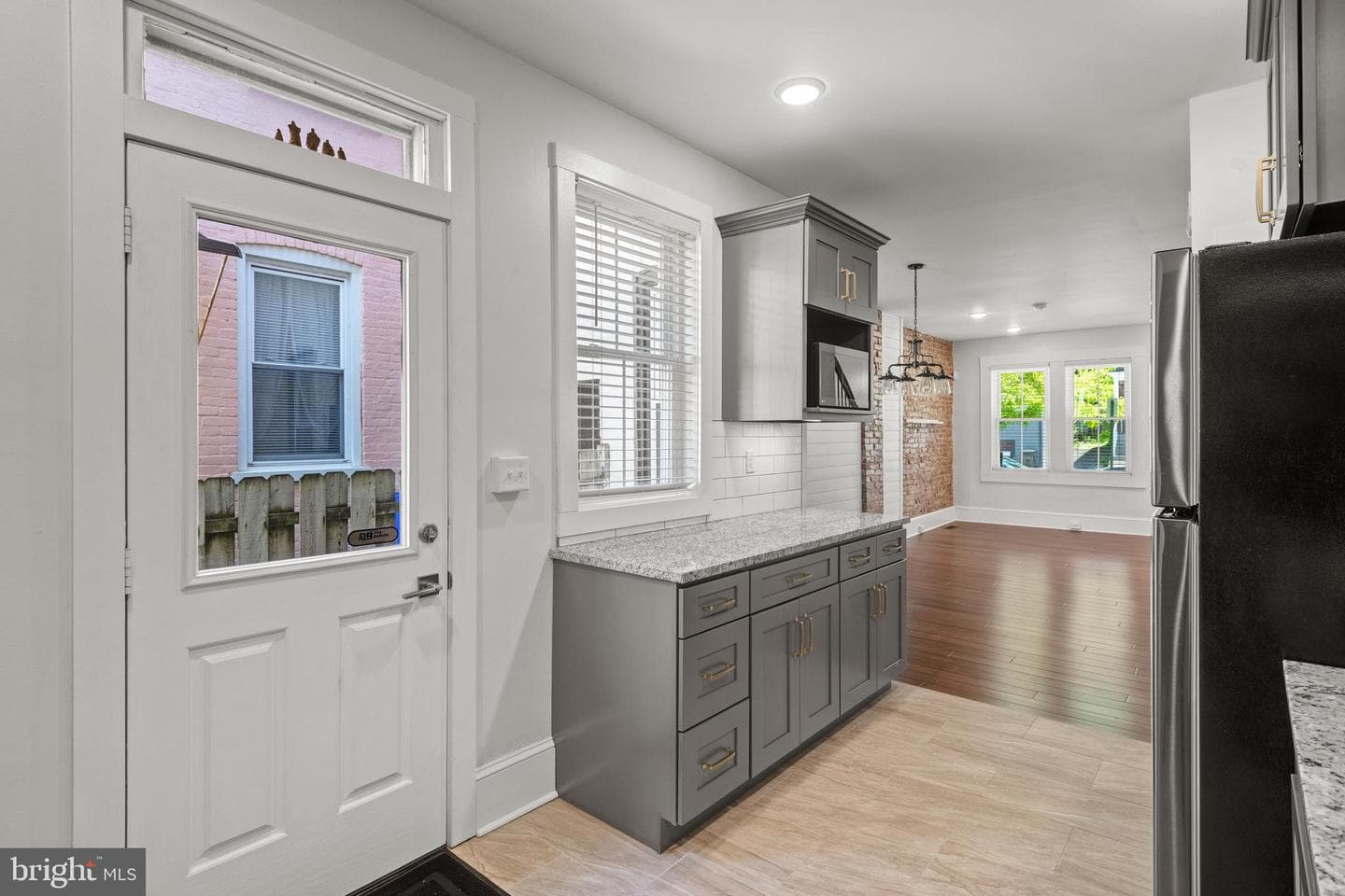 345 E Ross Street photo 16