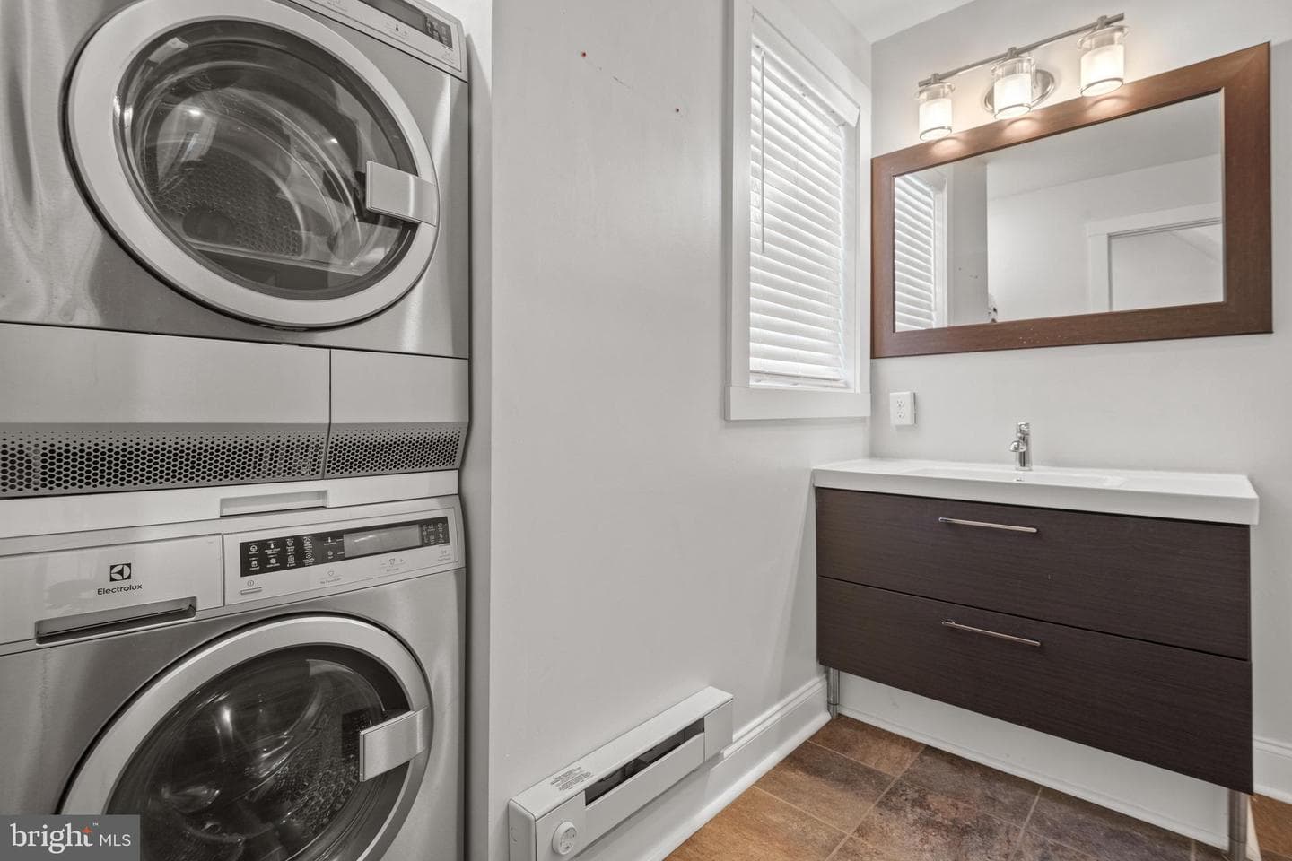 345 E Ross Street photo 29
