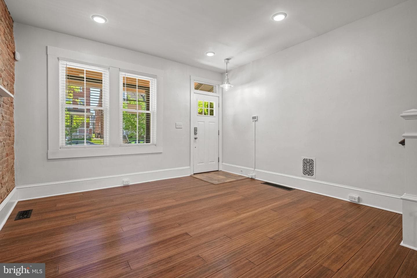 345 E Ross Street photo 9
