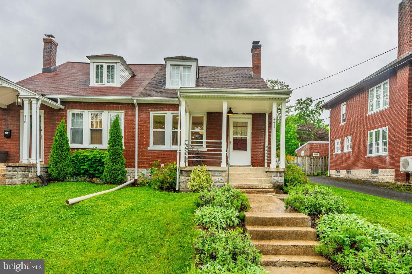 241 Atkins Avenue photo 2
