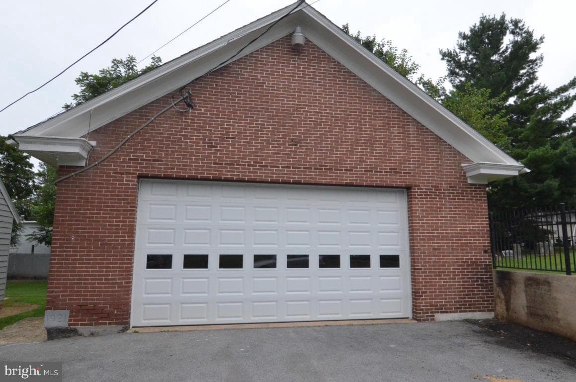 1709 Lampeter Road photo 1