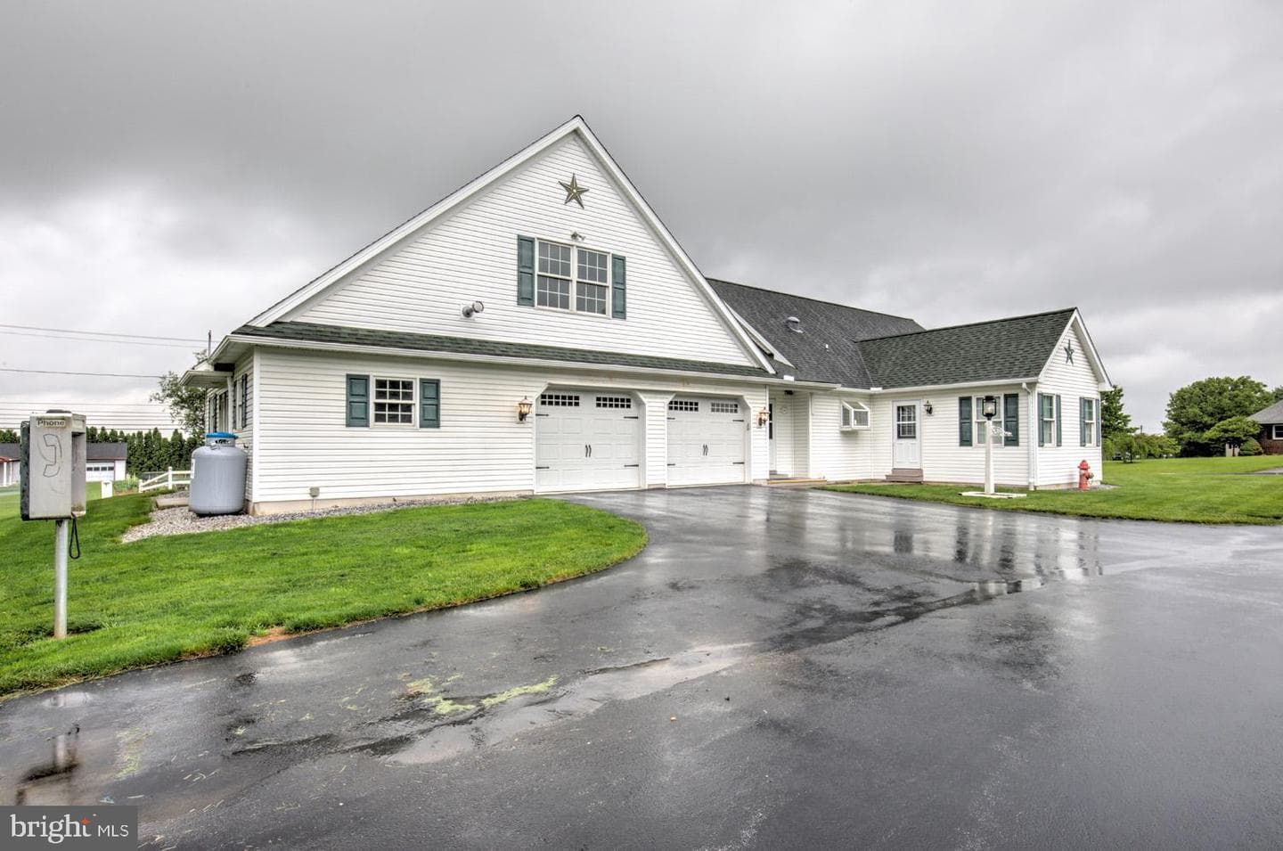 57 Carriage Drive photo 3