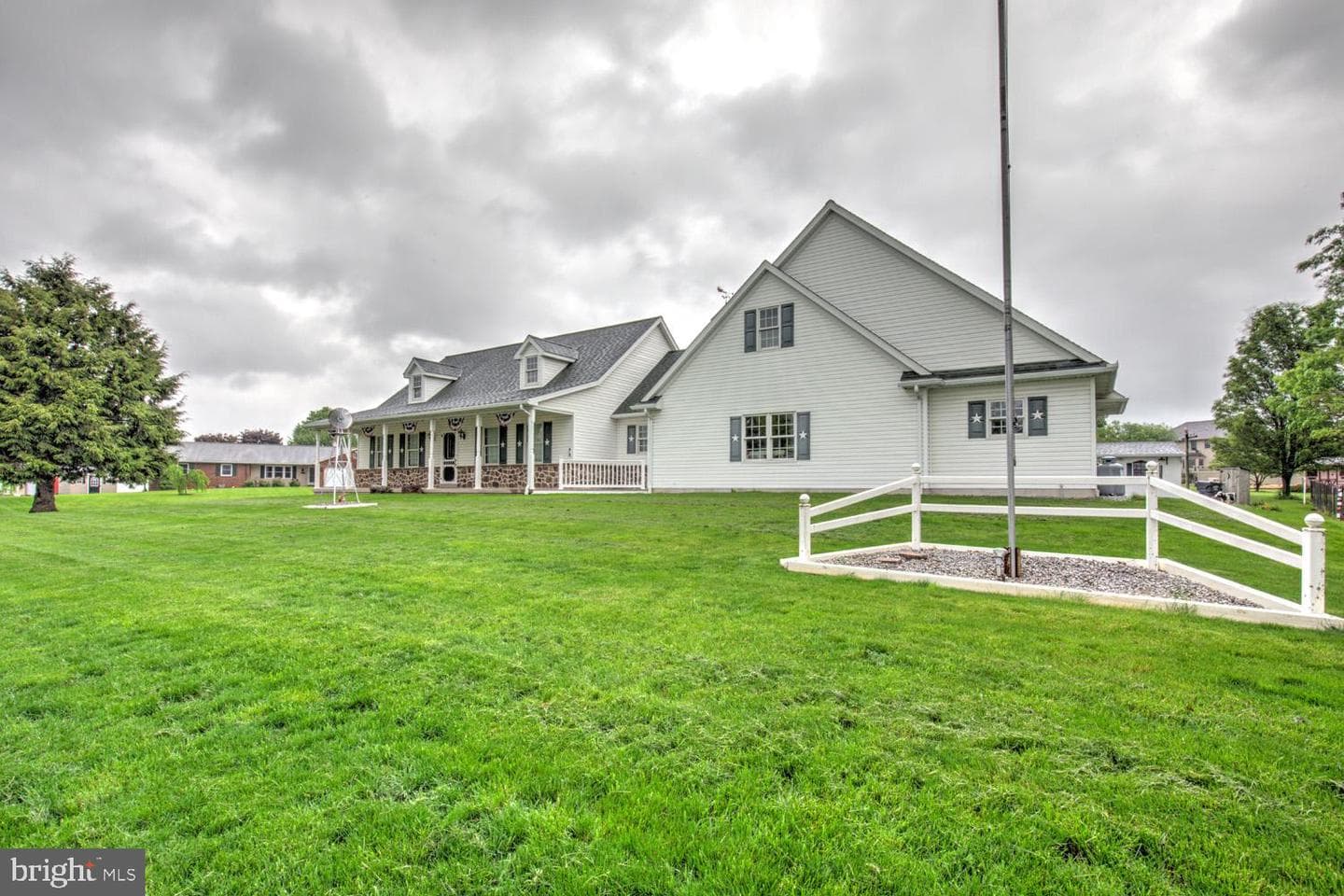 57 Carriage Drive photo 4