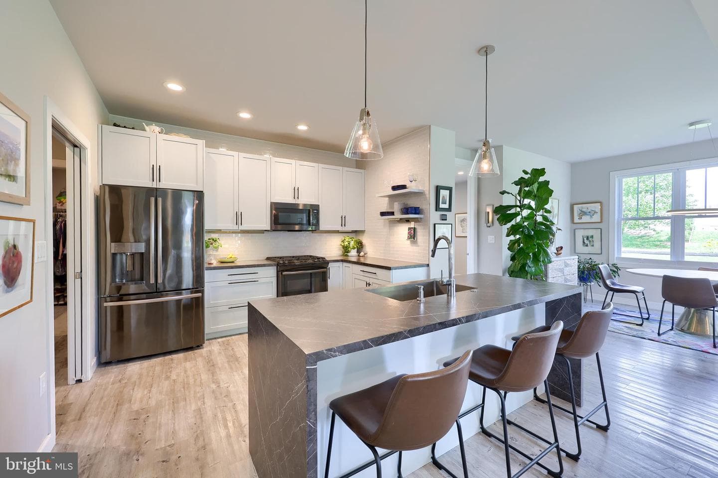 1525 Fieldstone Drive photo 3