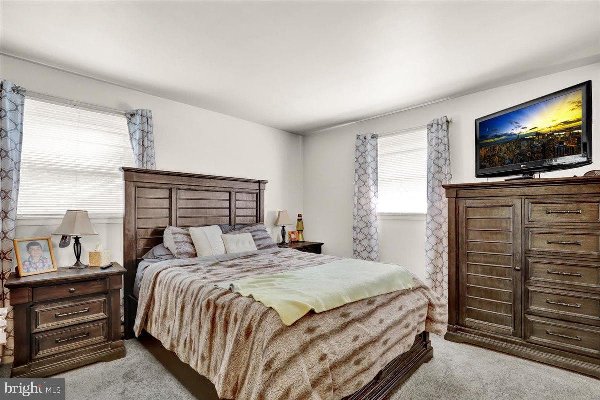 77 Garden City Drive photo 13