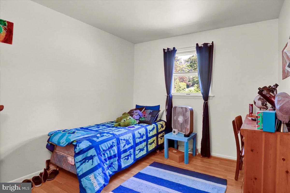 77 Garden City Drive photo 18