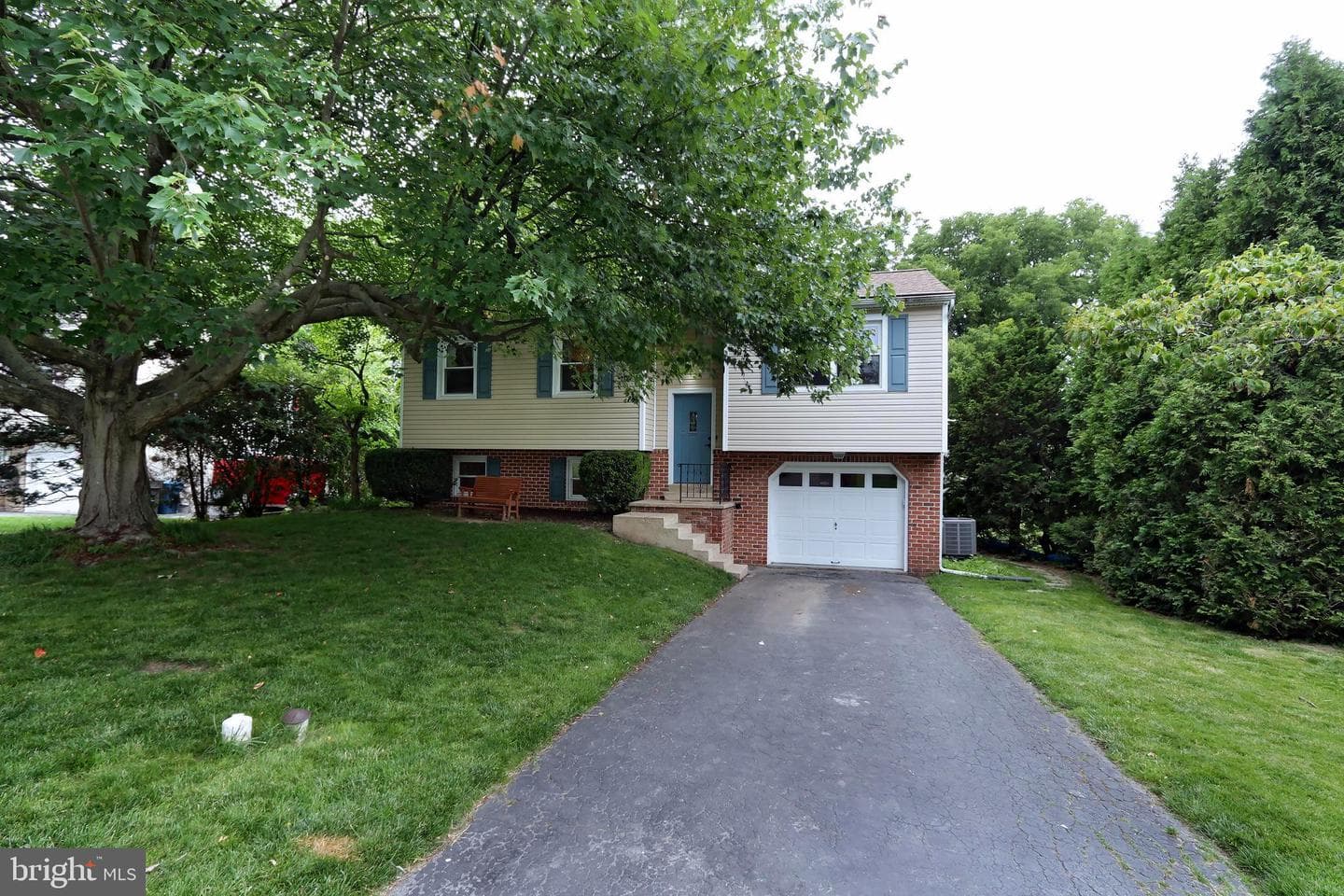 3824 Hillcrest Drive photo 3