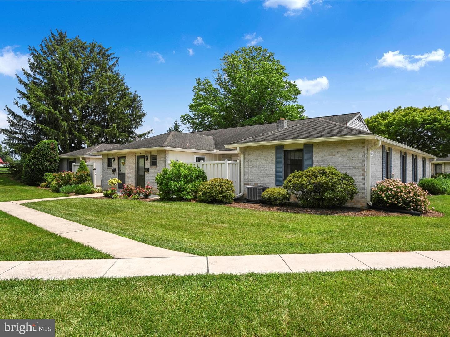 50 Valleybrook Drive photo 3