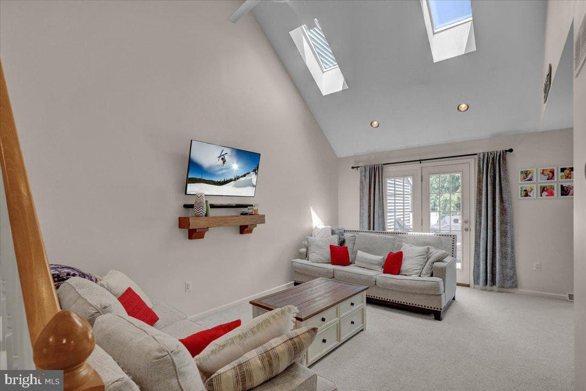 8 Spring Hill Lane photo 10