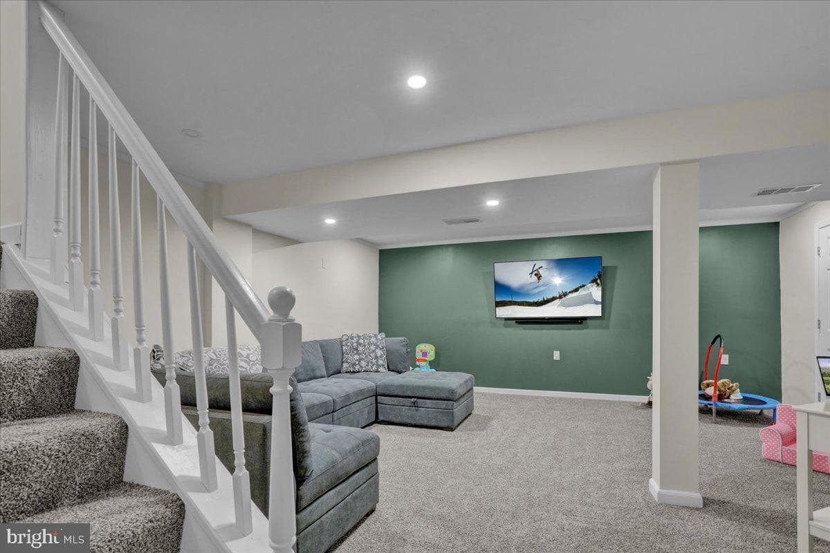 8 Spring Hill Lane photo 20