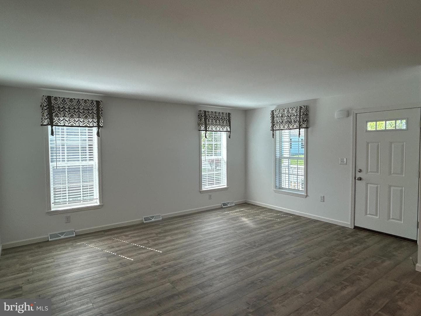403 Eastwood Lane photo 4