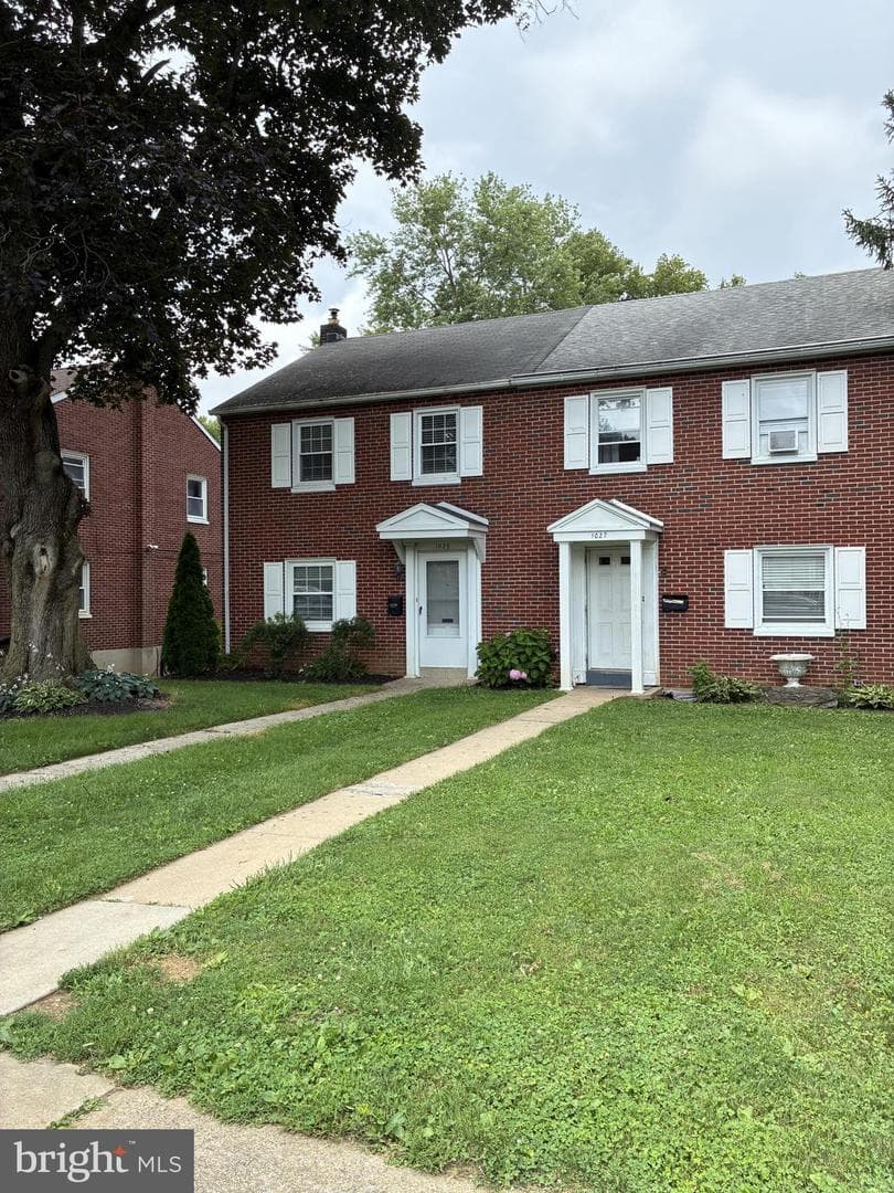 1025 Edgemoor Court photo 3
