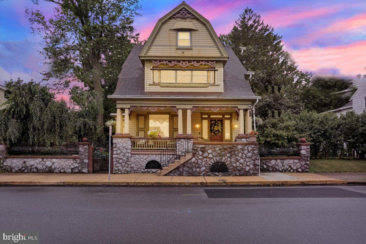 140 S Charlotte Street photo 1