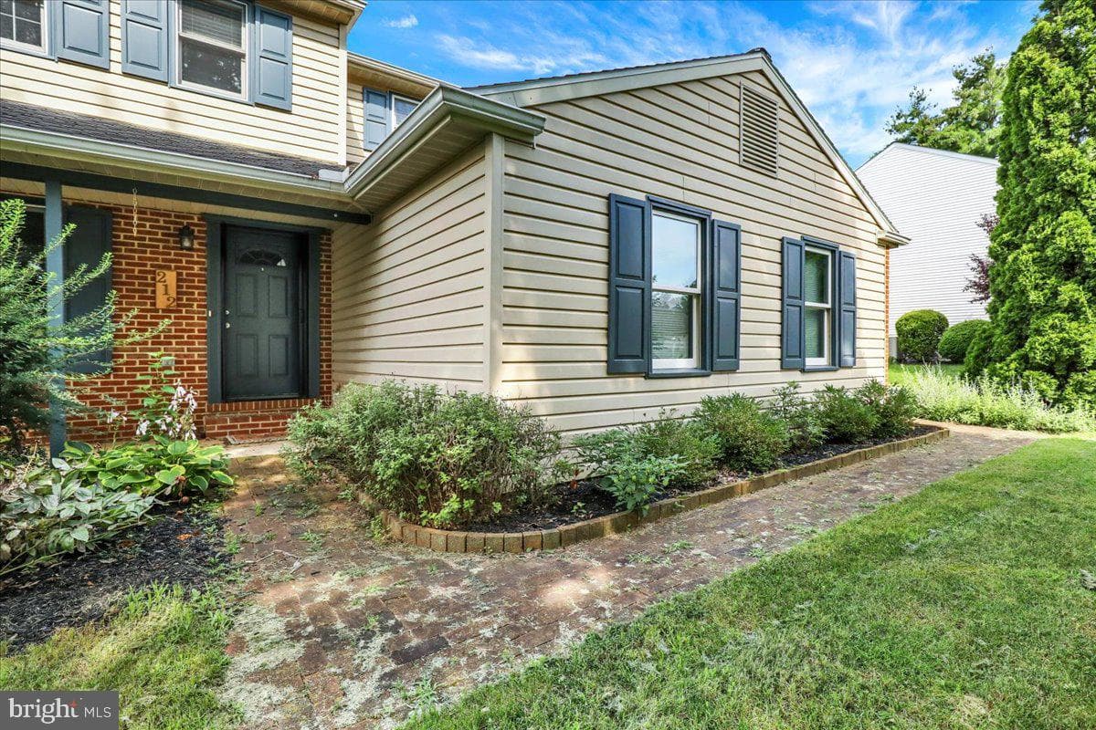 212 S Homestead Drive photo 4