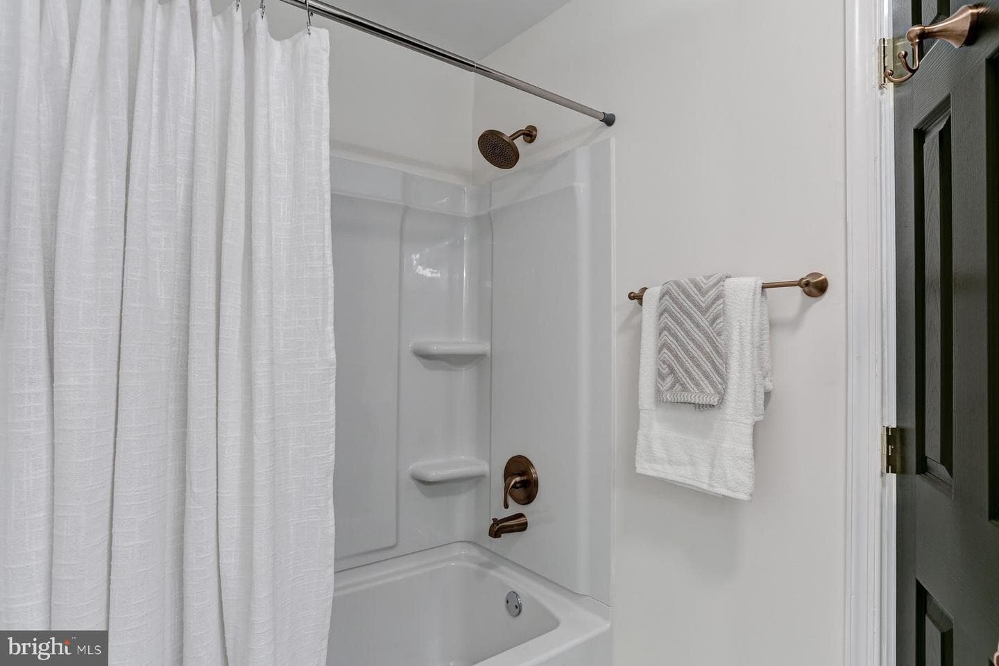 17 Girard Avenue photo 27