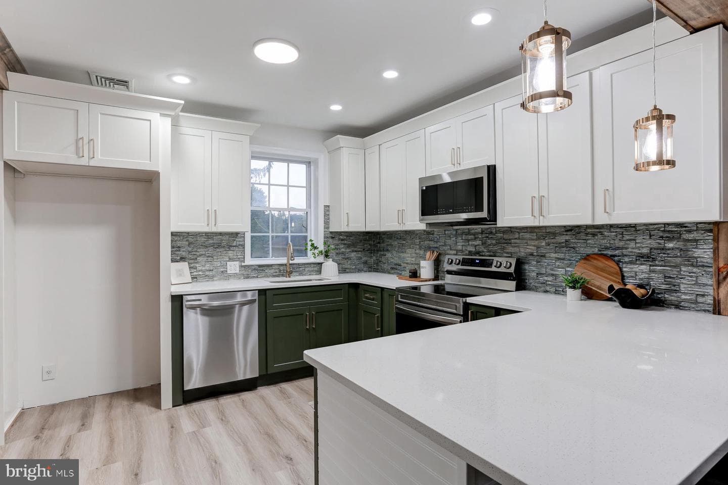 17 Girard Avenue photo 8