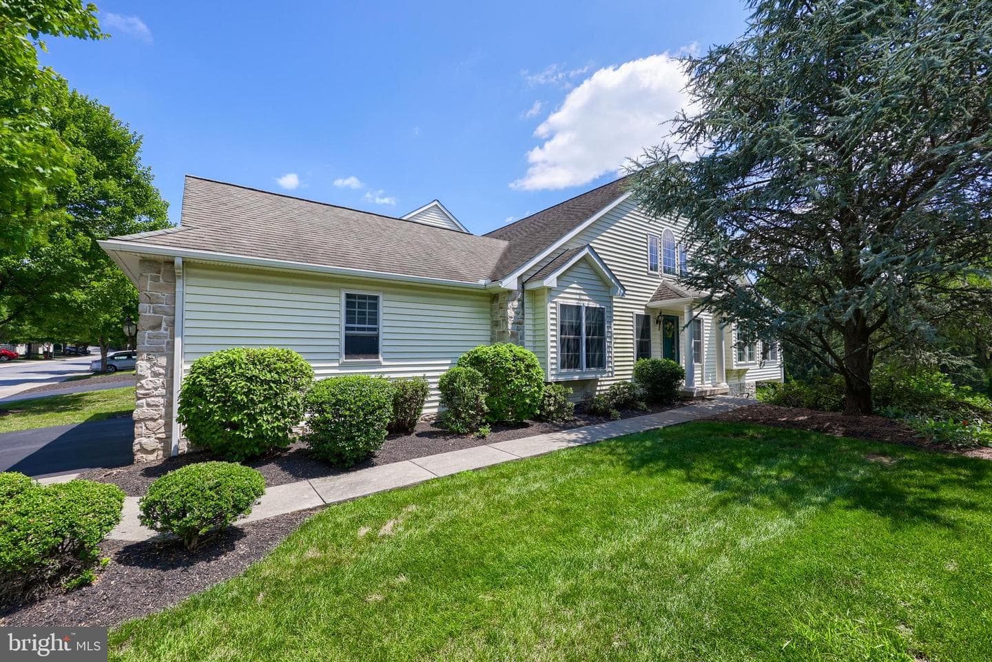 1834 Serene Way photo 2