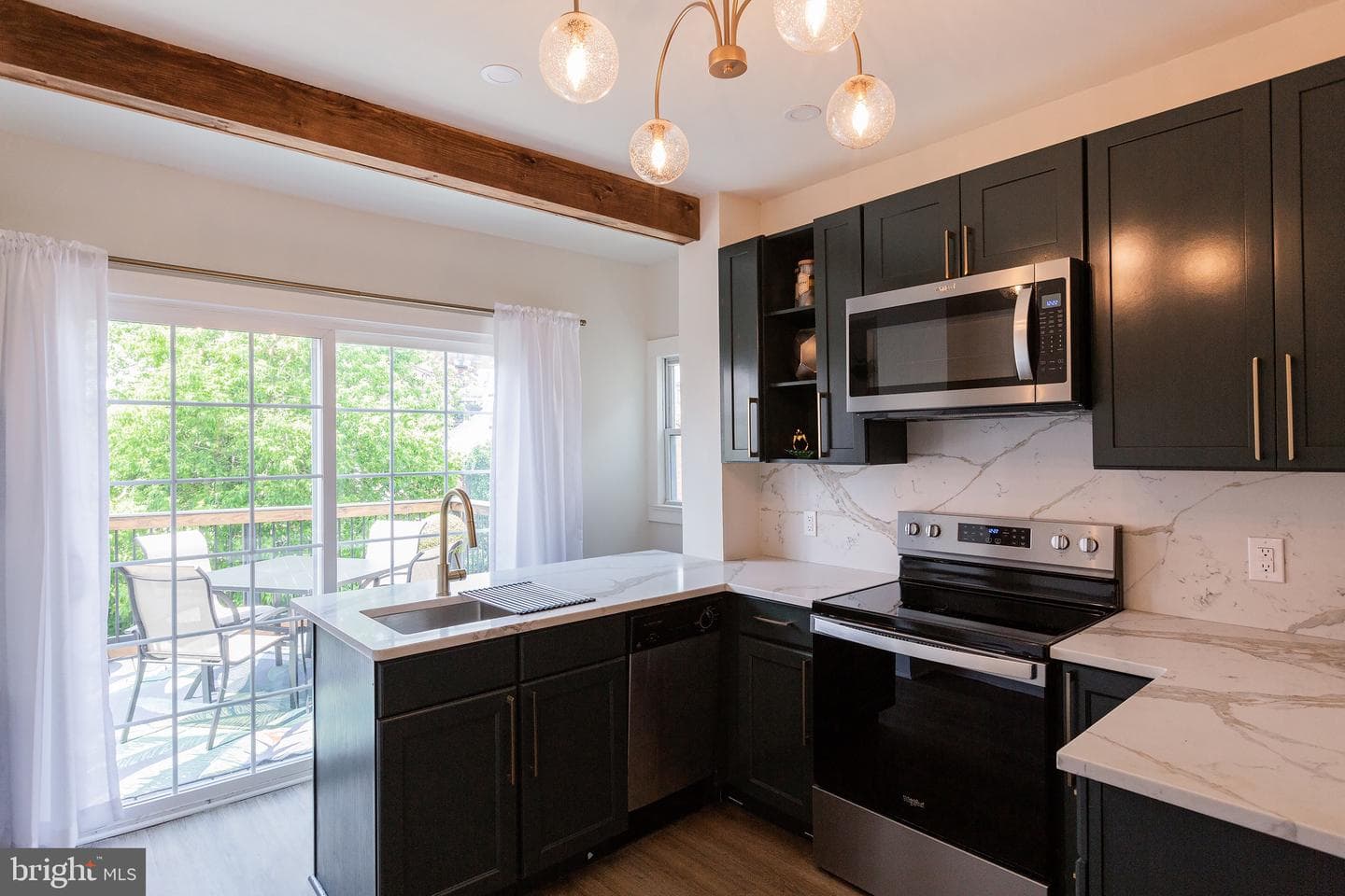 354 N Queen Street photo 22