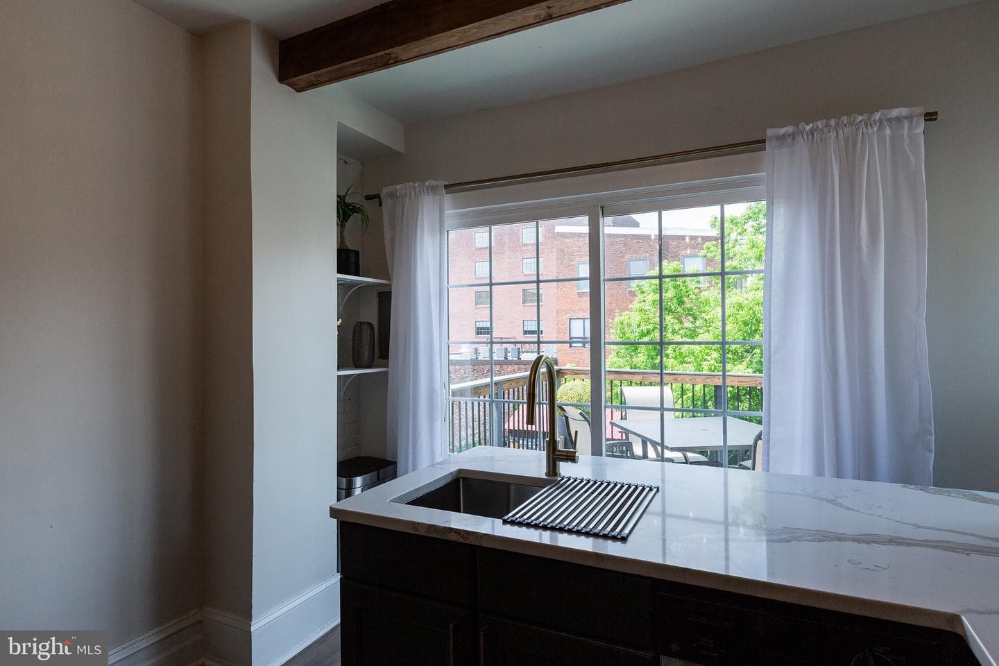 354 N Queen Street photo 29