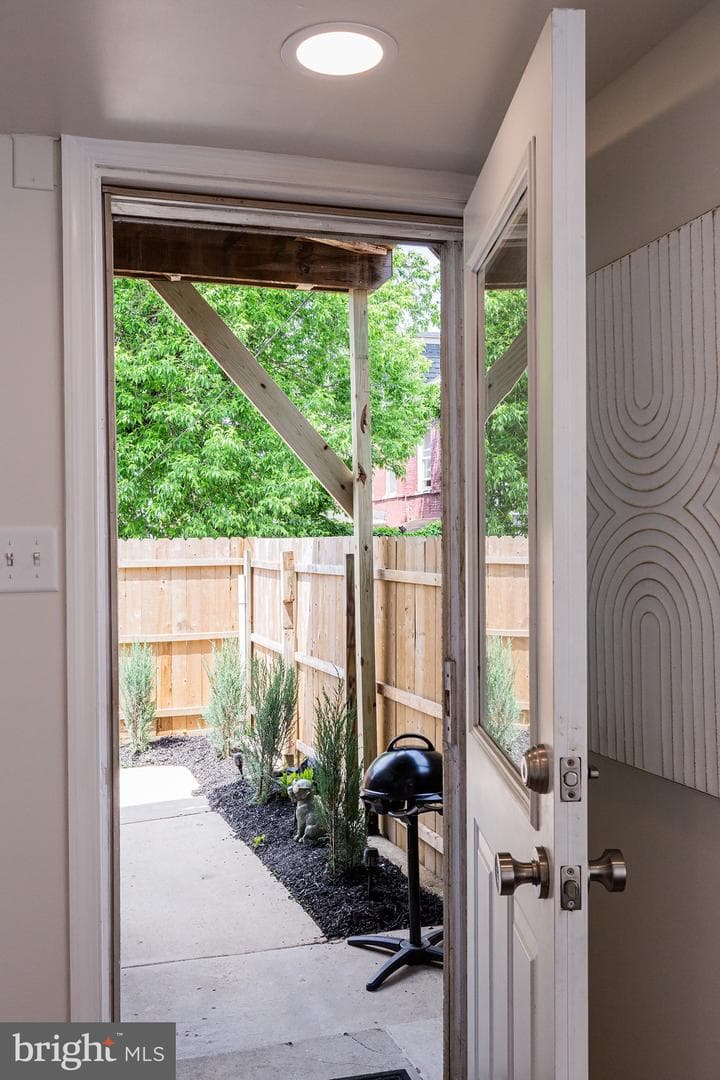 354 N Queen Street photo 34