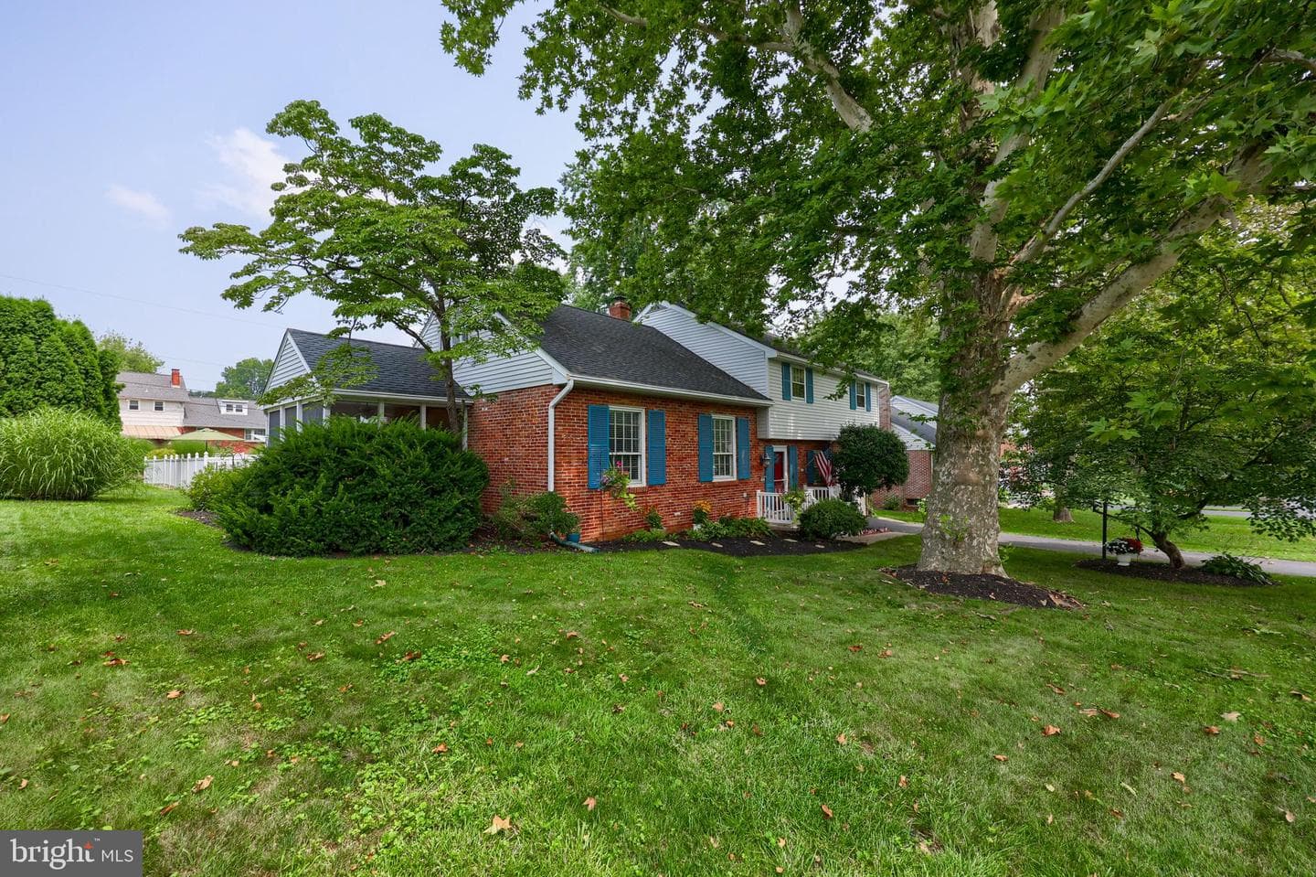 1403 Carlton Drive photo 3