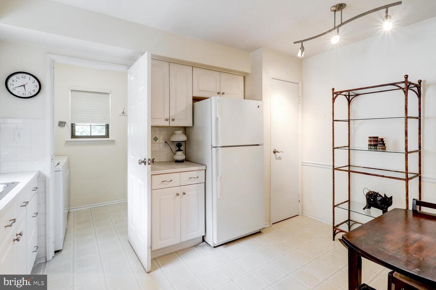 397 Valleybrook Drive photo 3