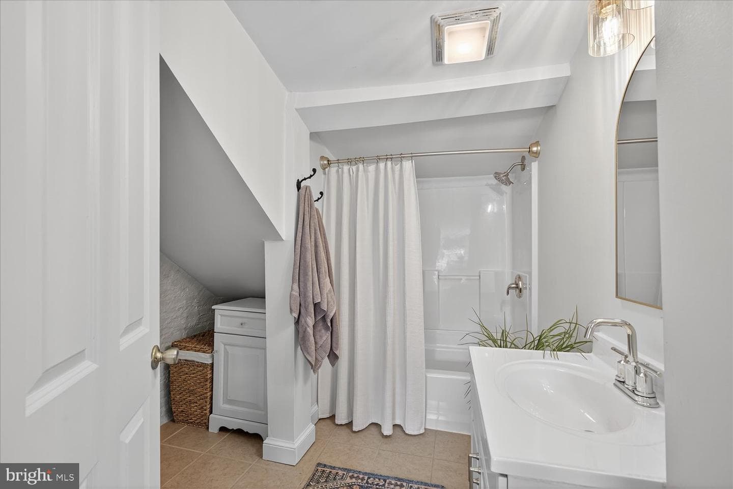 403 N Queen Street photo 35