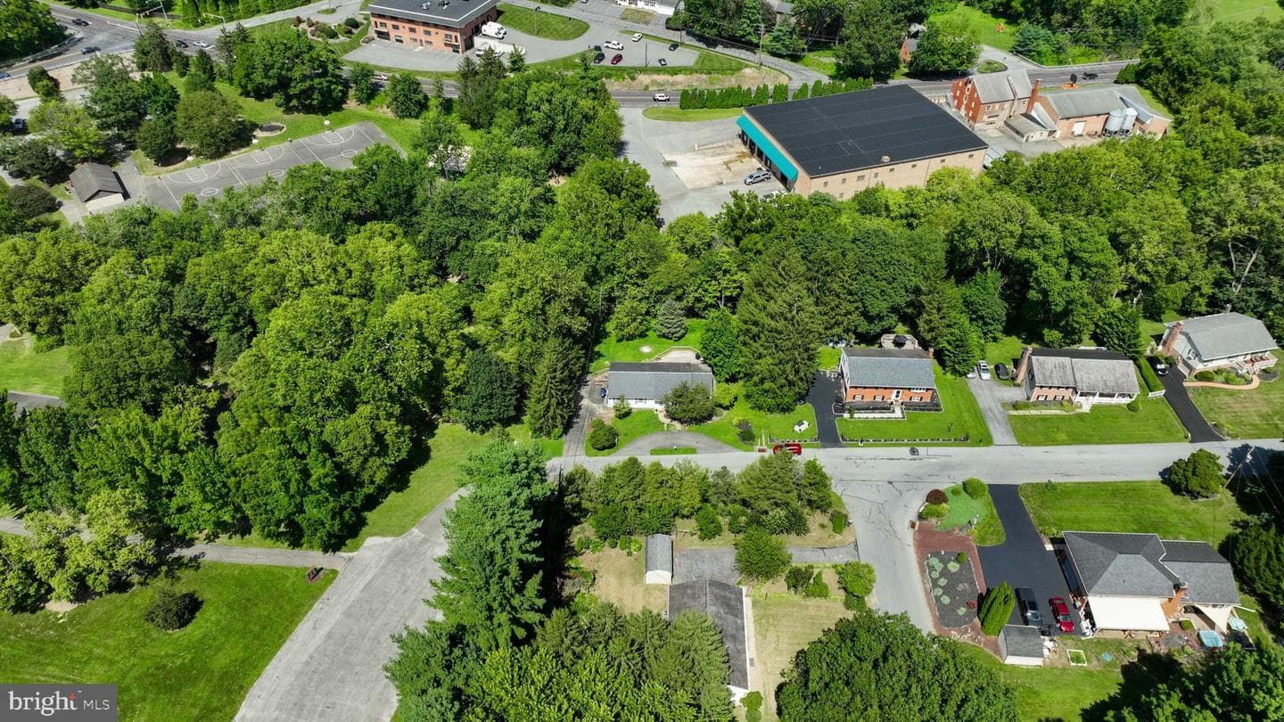 1075 Richmond Road photo 56
