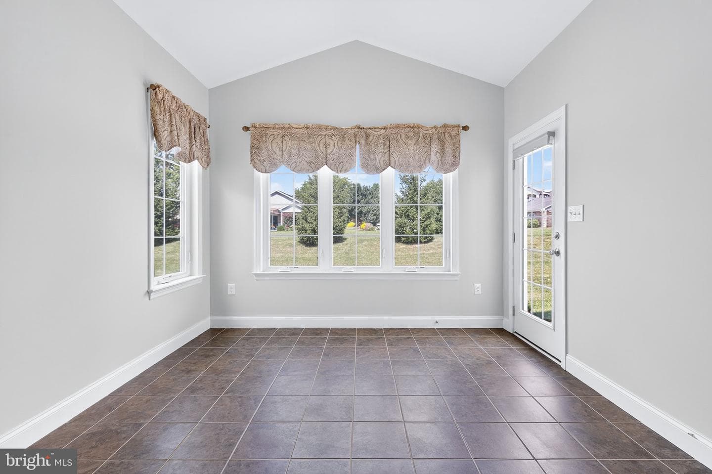 349 Pin Oak Drive photo 15