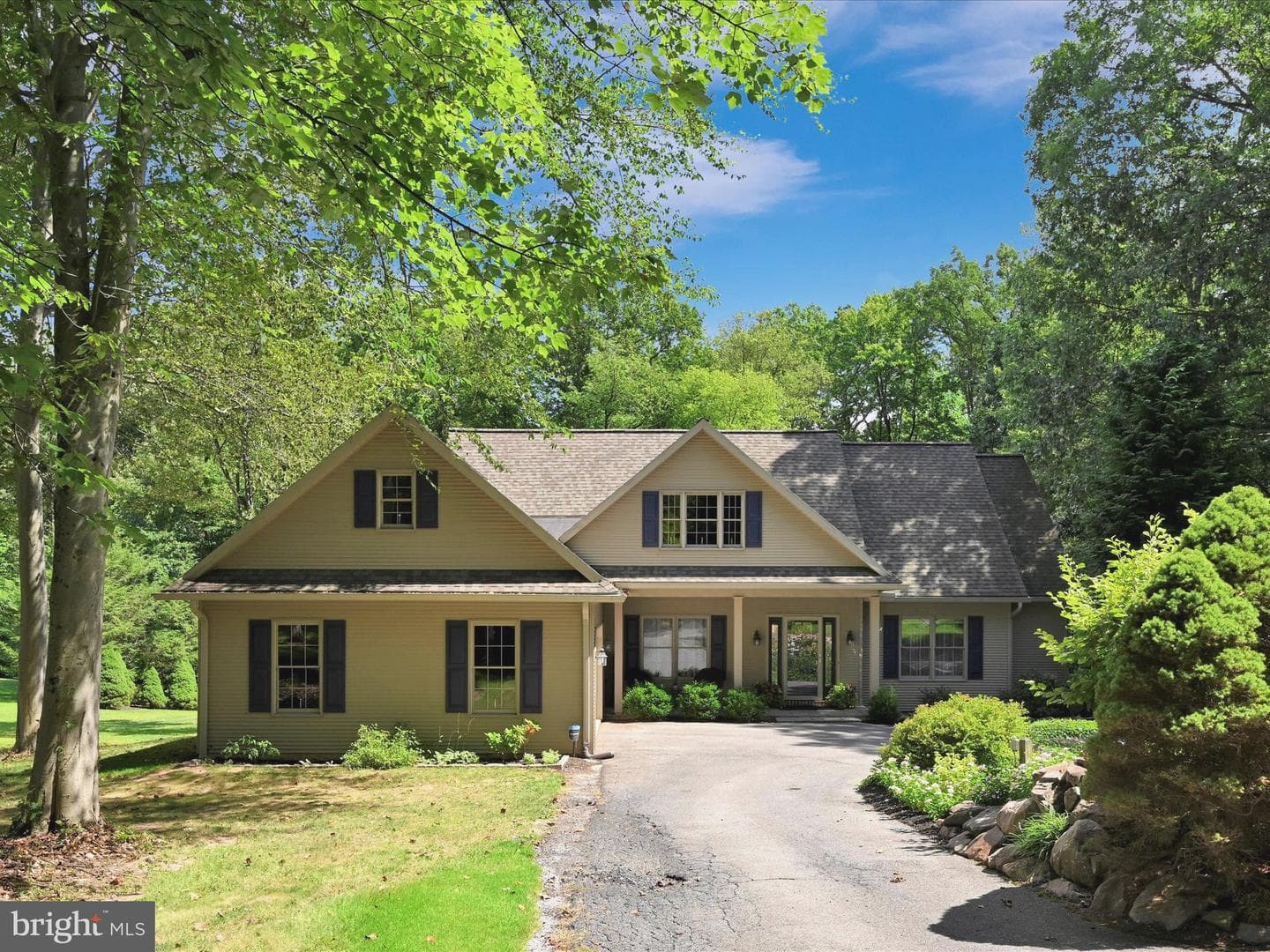 15 Winding Way photo 1