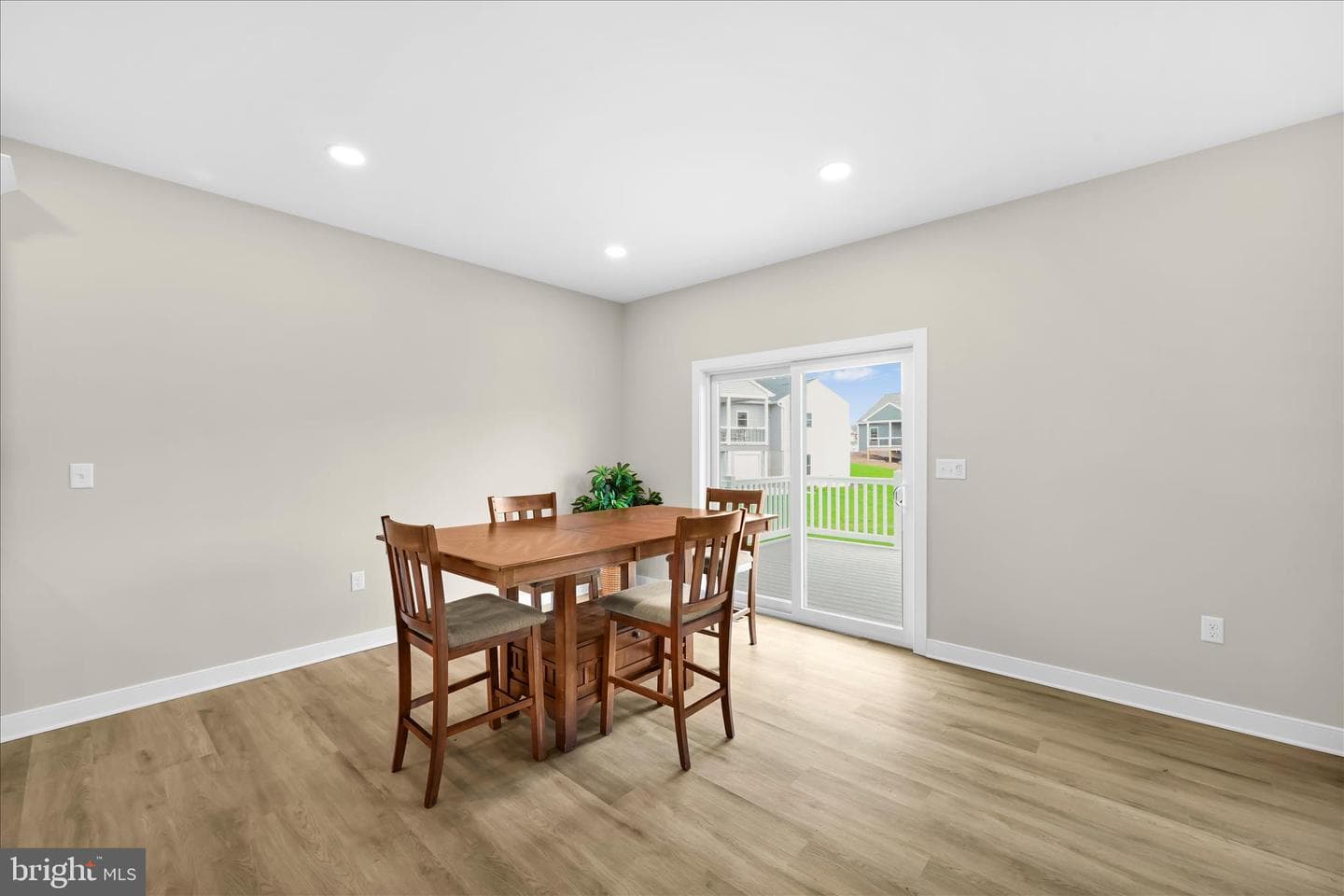 126 N. West View photo 13