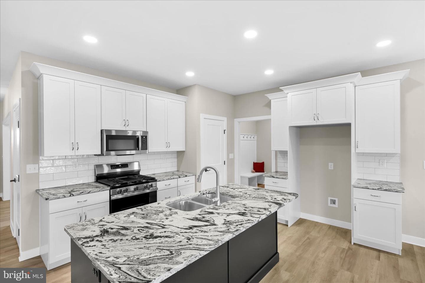 126 N. West View photo 15