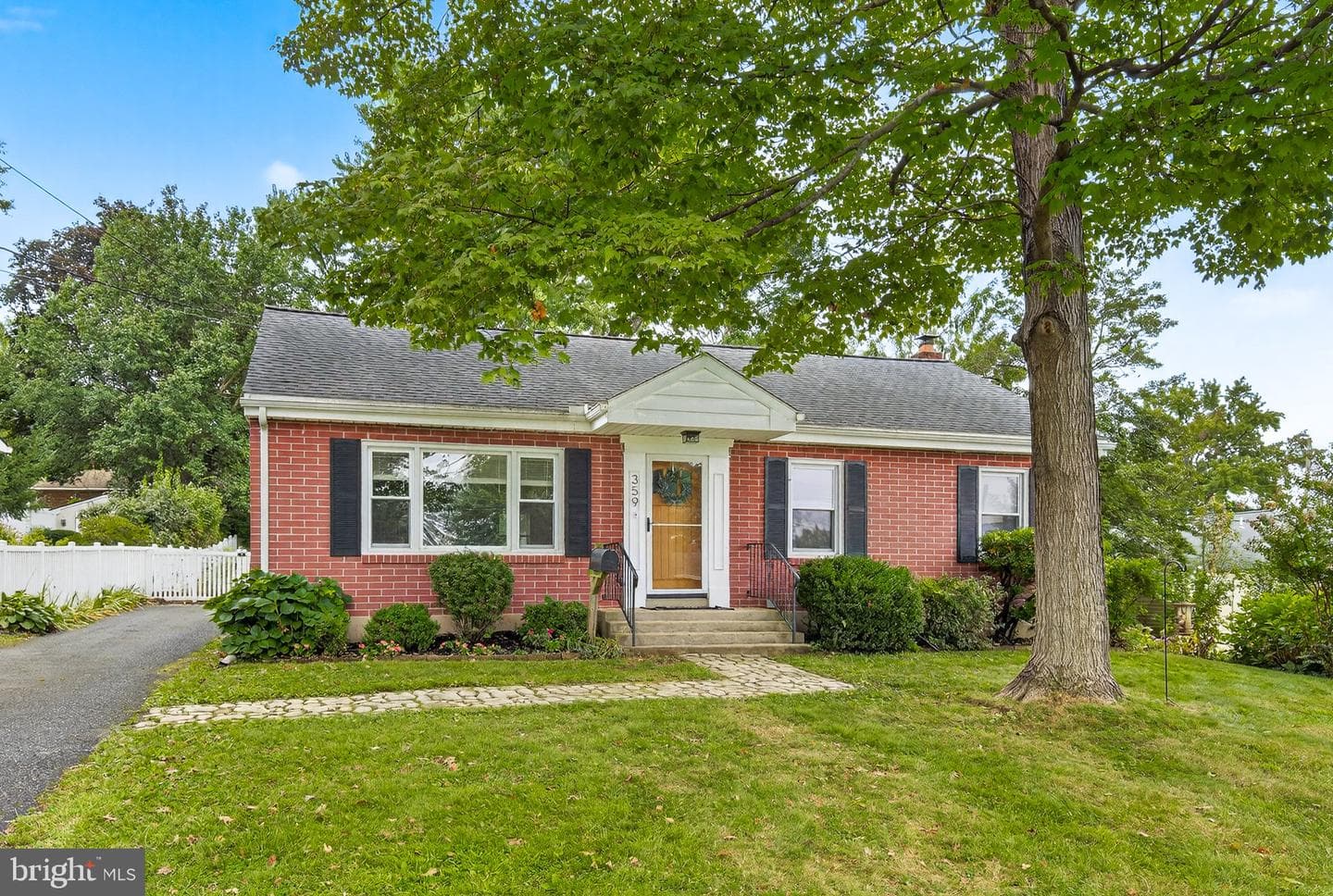 359 Hawthorne Drive photo 1