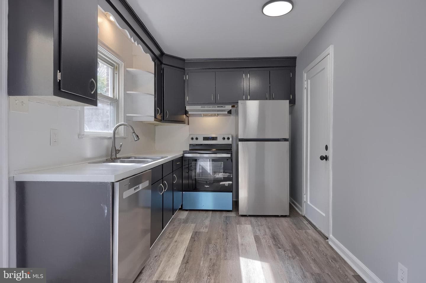 335 Lincoln Avenue photo 11